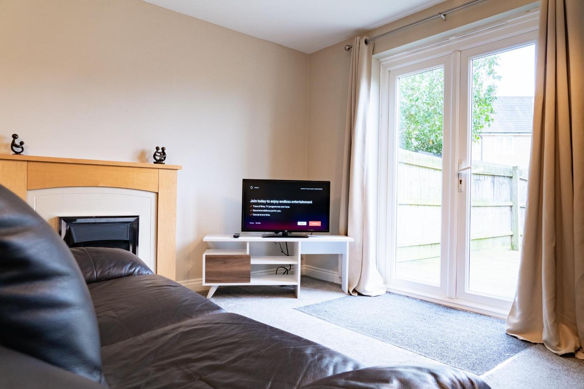 Entire 4 Bed Cosy Luxury Spacious House Хантингдон Экстерьер фото